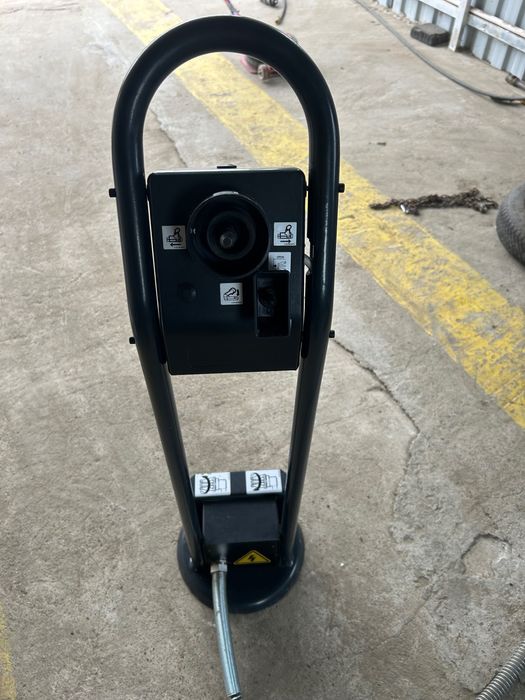 Mașina dejantat roți camioane - tractoare.