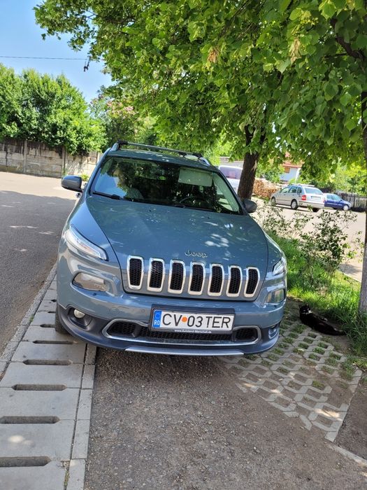 Vând Jeep Cherokee Limited