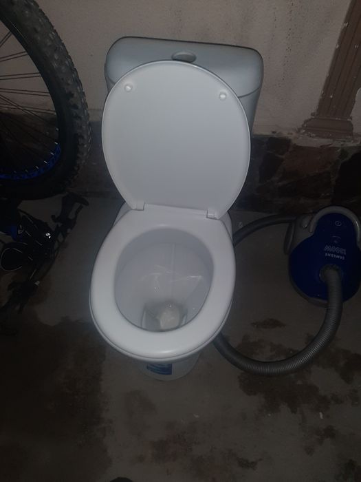 Продаётся унитаз