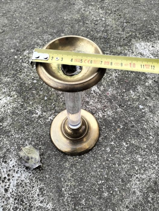 Месингов свещник