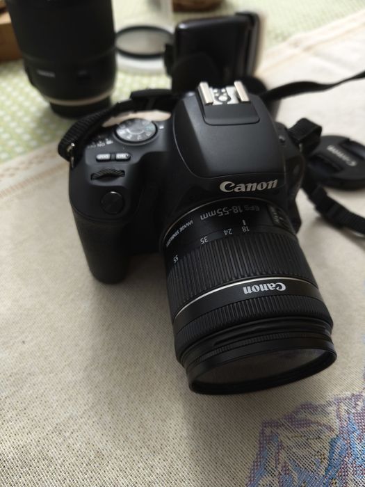 Canon 200D, 18-55 mm, blitz Canon