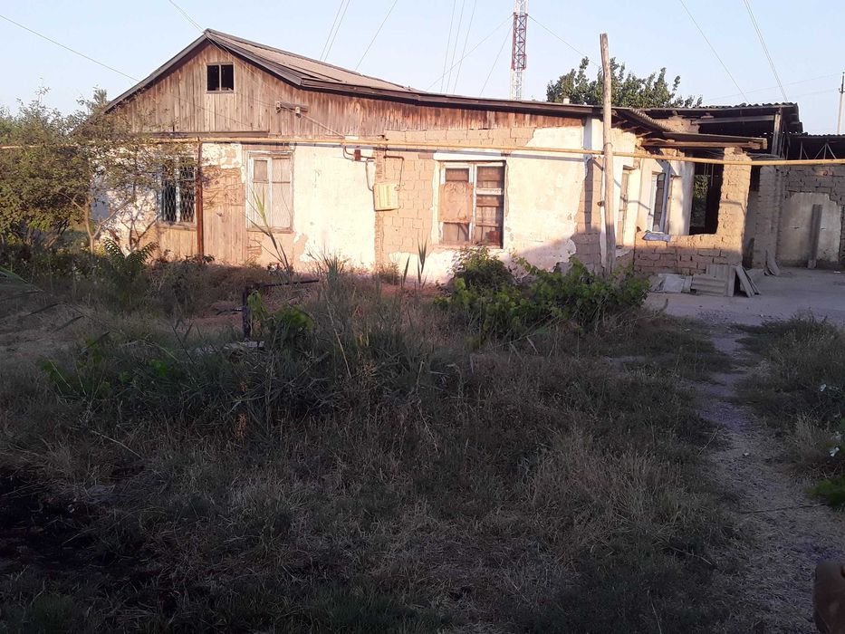 Продаётся дом 32 сотки можно пол участка.
