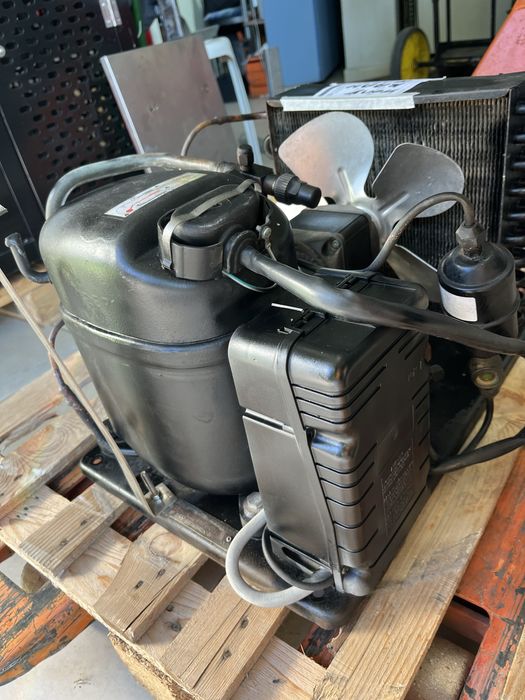 Компресор за хладилна витрина