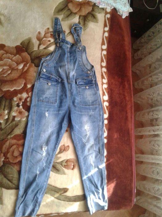 Джинсовый комбинезон 31 размер