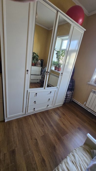 Шкаф чисто белый