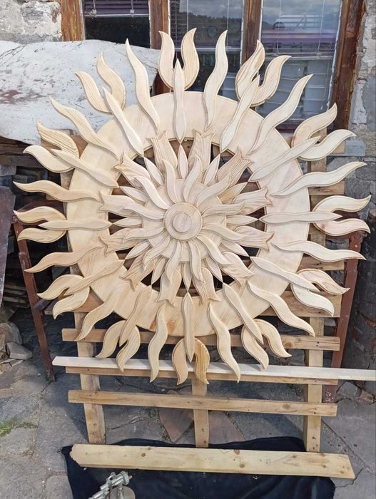 Дървена декорация