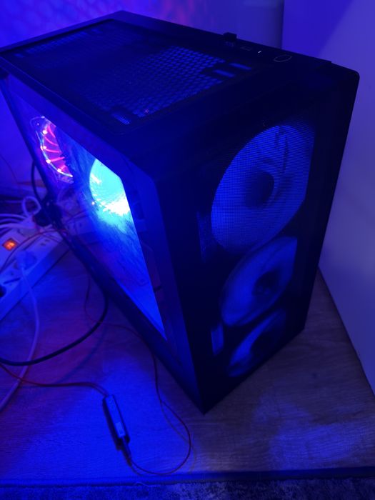 Pc gaming i7 7700 ram 16 gb , gtx 1070 8 g 256 biti ssd 256
