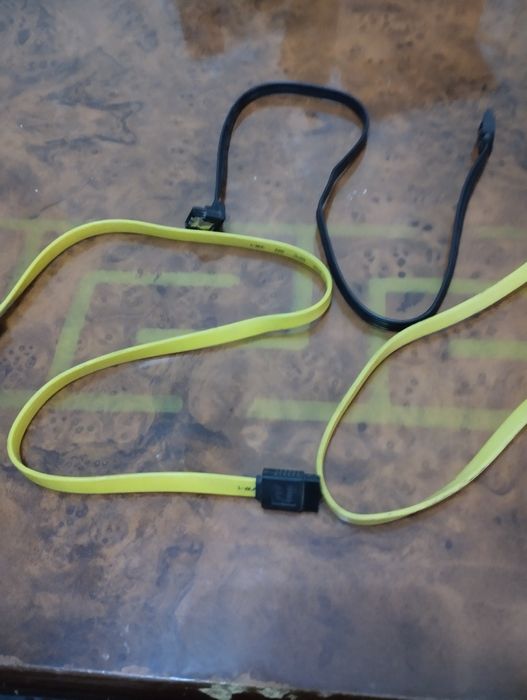 Оперативка DDR2 на 2 Гб .сата кабель хороший састаяней