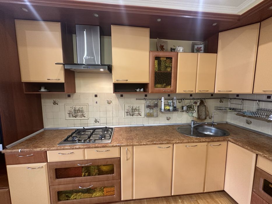 Кухня с барной стойкой