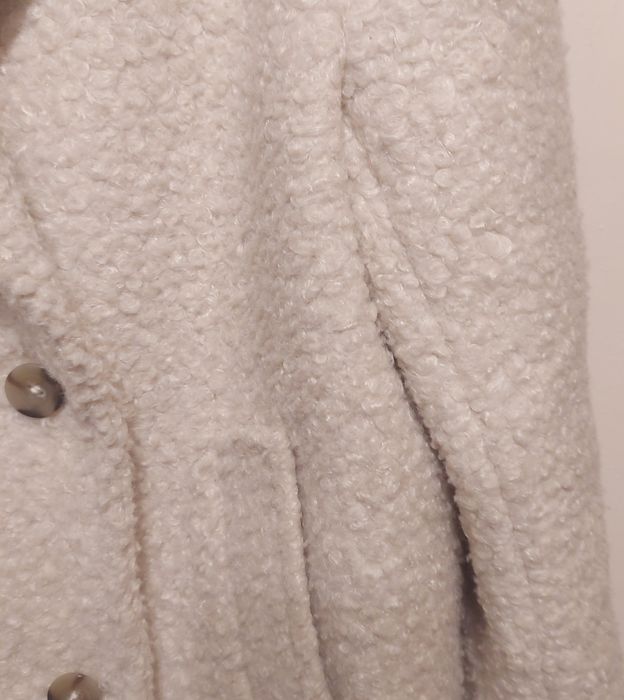 Бяло палто букле плат