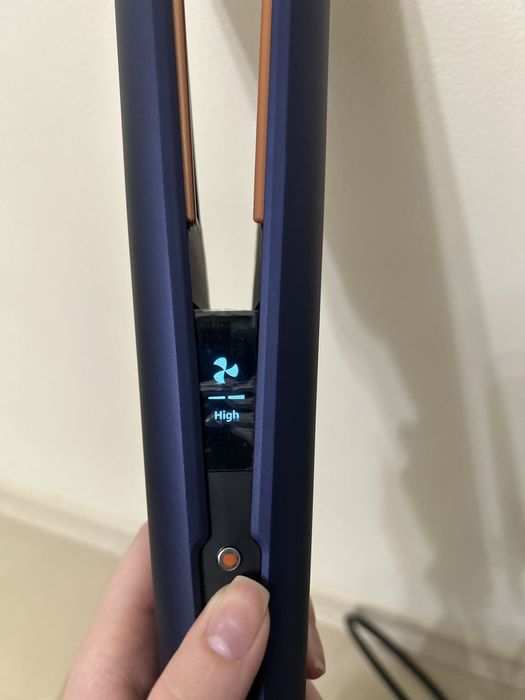 Dyson airstrait