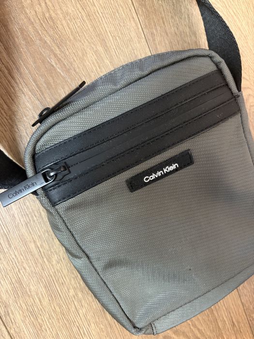 Чантичка calvin klein