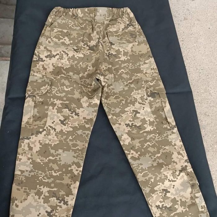 Камуфлажен панталон пиксел