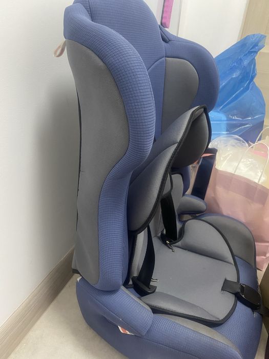 Детское кресло в авто