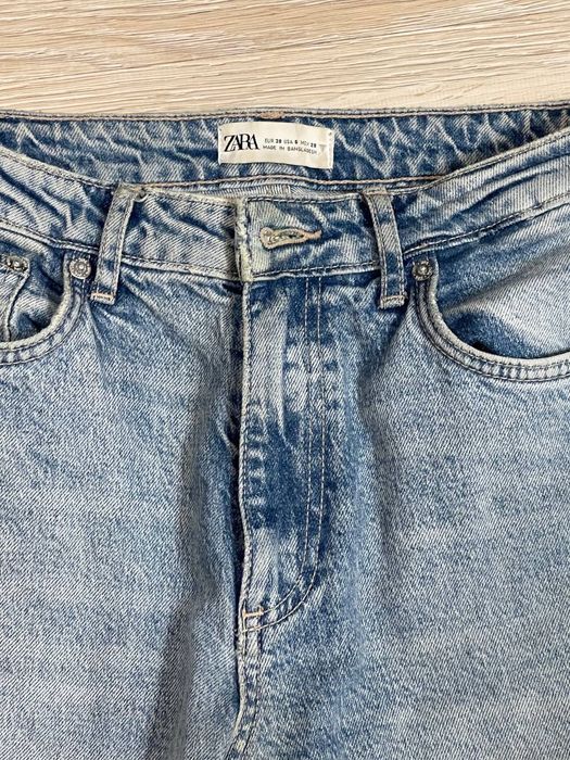Zara дънки 28 с малки цепки от вътрешната страна