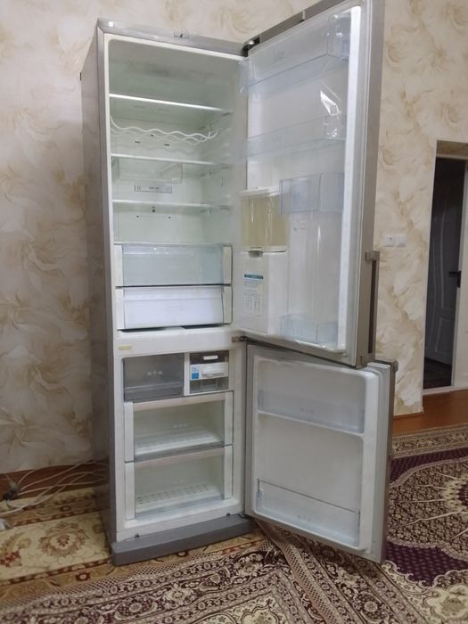 Срочна сатлады оргинал холодильник LG..