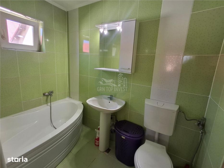 Apartament 3 camere balcon zona Vasile Aaron