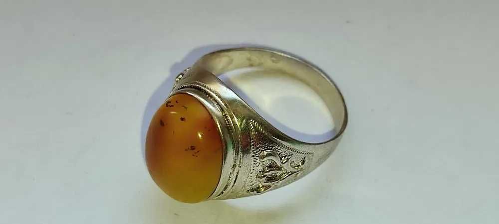 Серебряное кольцо с камнем ЯНТАРЬ