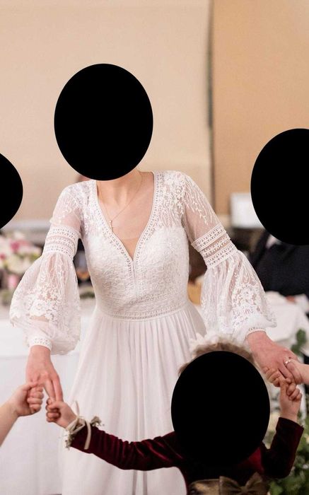 Doua Rochii de mireasa, simple, elegante pentru un moment unic în viața