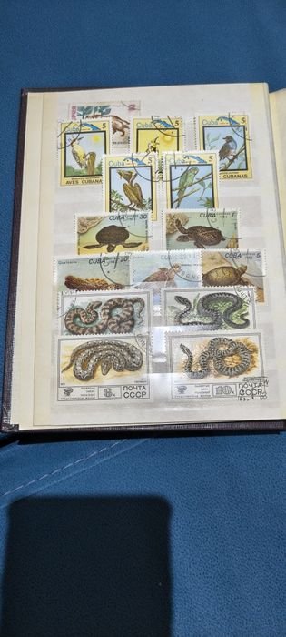 Продавам класьор с марки и монети