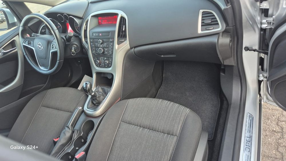 Opel Astra J - An 2011 - 1.6i 116Cp - CIV Eliberat / RAR Efectuat