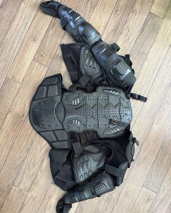 Protecție moto Aira cu plasă - Mărimea L - Nou cu etichetă