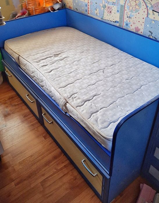 Продаётся детская б/у мебель