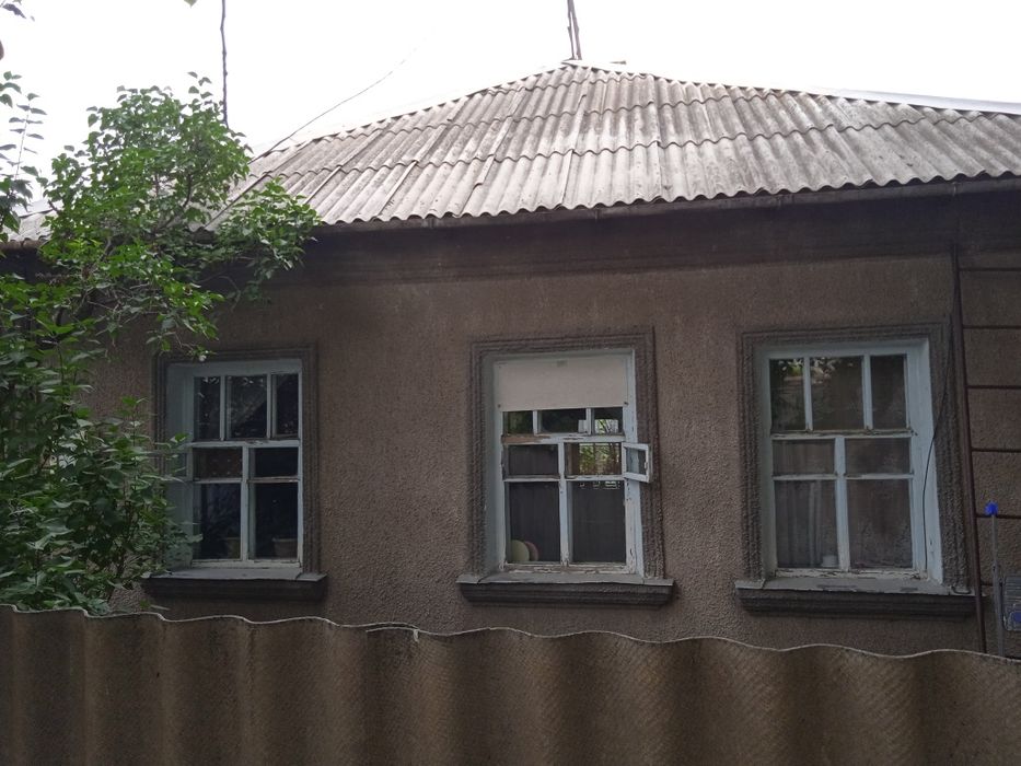 Продам дом с времянкой и участком