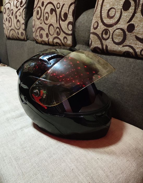 Продам шлем. В хорошем состоянии.