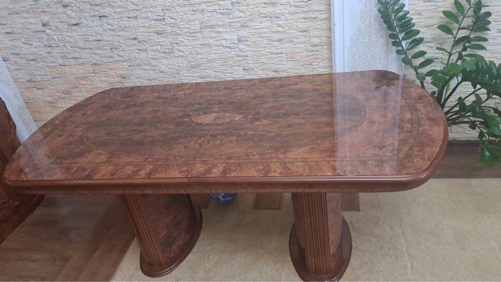 Продаю стол