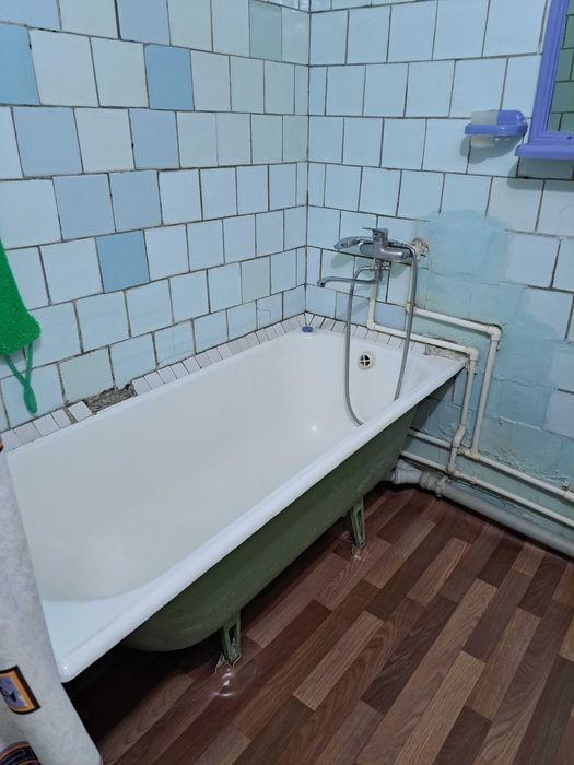 3 комн. (около 80 КВ. М) на 2 этаже Франция.  Кадышева 2 мин