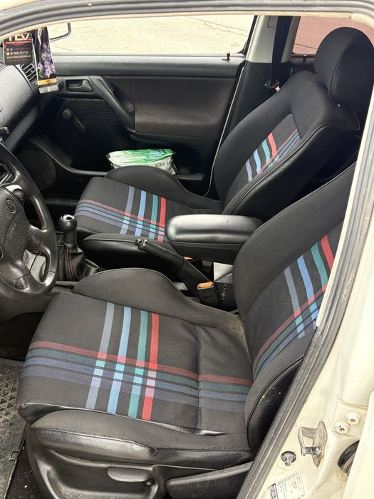 Продавам Golf 3 комби 1.8
