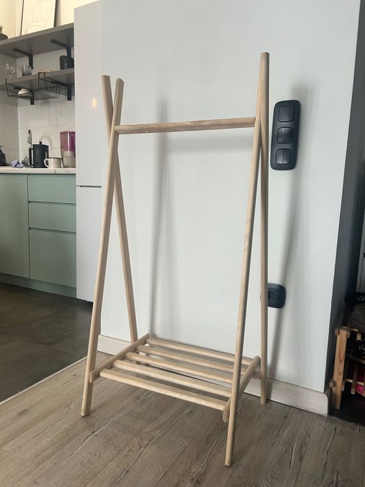 Вешалка Монтессори детская