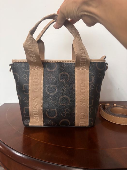 Guess small Tote bag естествена кожа