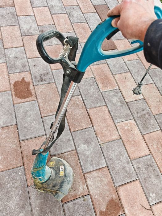 Motocoasa Makita UR3000