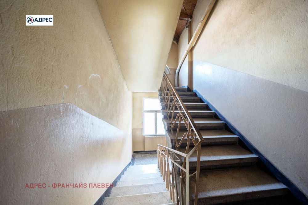 Продава се Етаж от къща в Плевен, Идеален център - 200 кв.м за 714 €/кв.м - Снимка #11