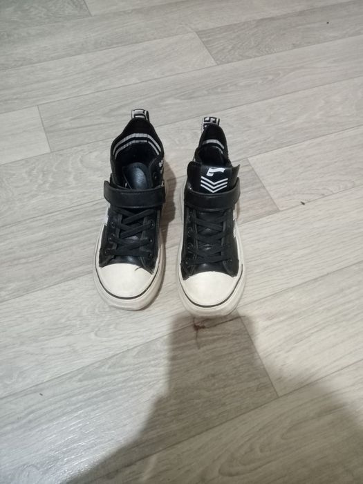 Продается детская обувь на осень