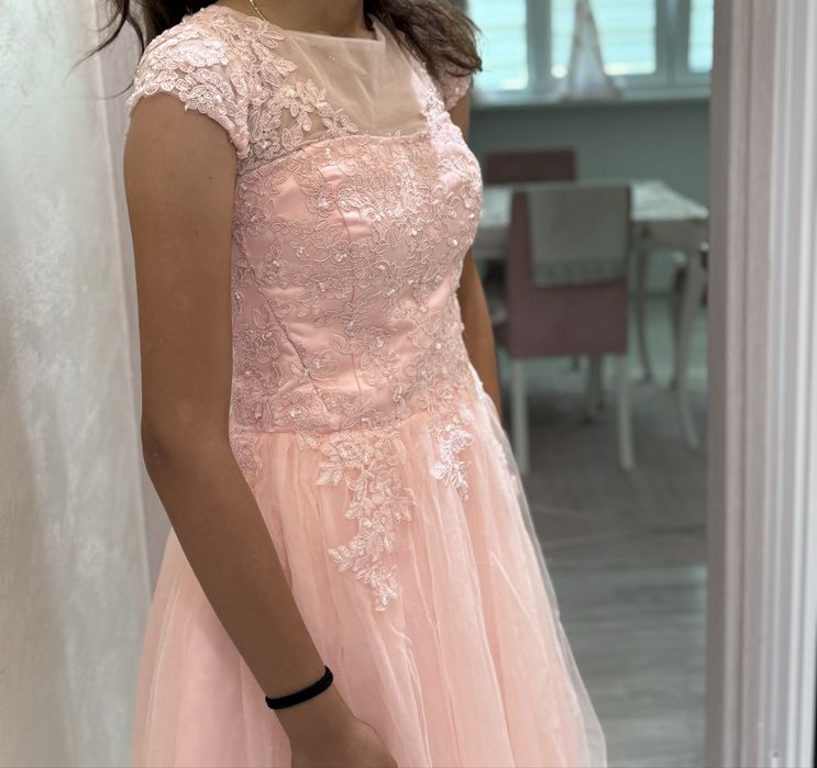 Официална рокля.