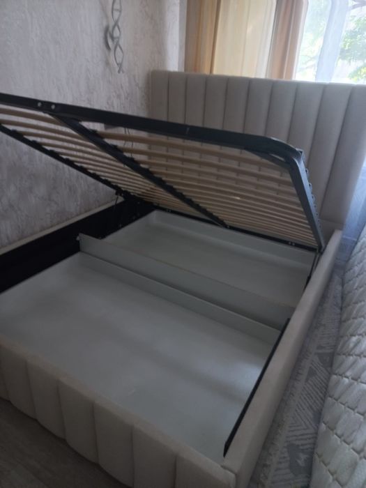 Спальный кровать