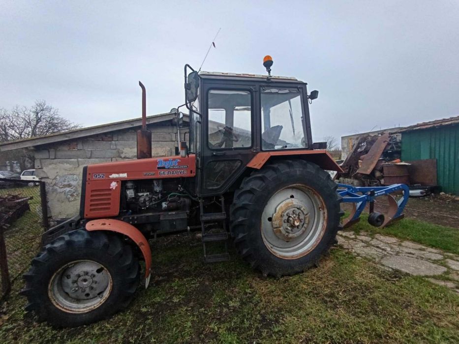 Продавам трактор Беларус 952