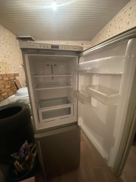 Холодильник Samsung