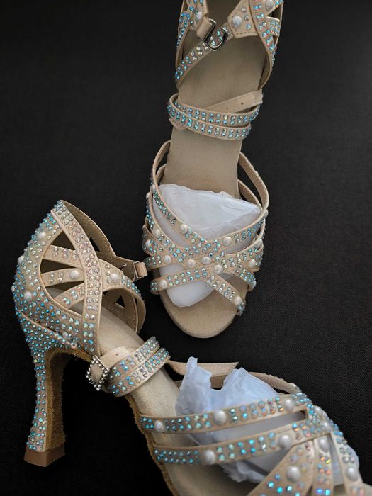 Нови дамски обувки за латино танци, 38 номер, 9 см ток