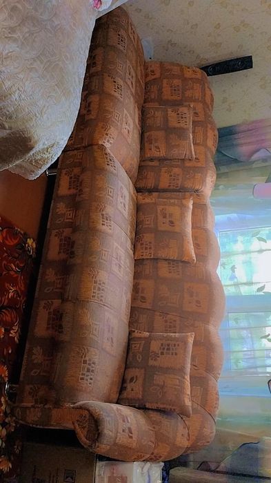 Мягкий диван в гостиную