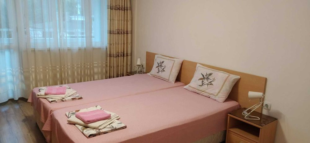 Дава се под наем Тристаен апартамент в Варна, Център - 65 кв.м за 612 € - Снимка #3