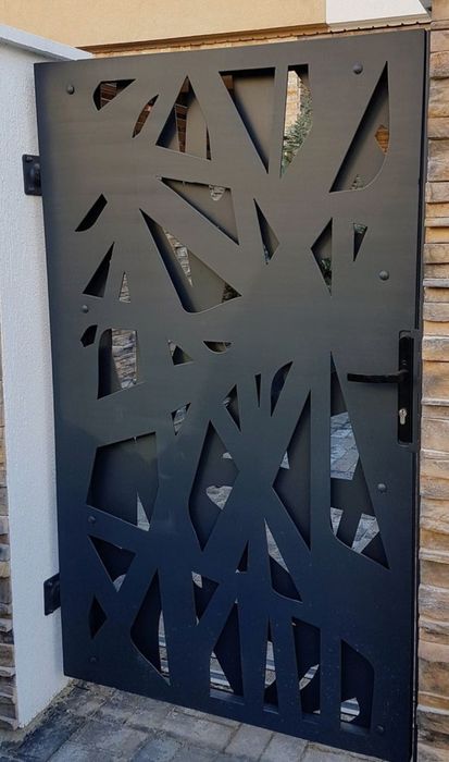 Construcții metalice complexe si garduri