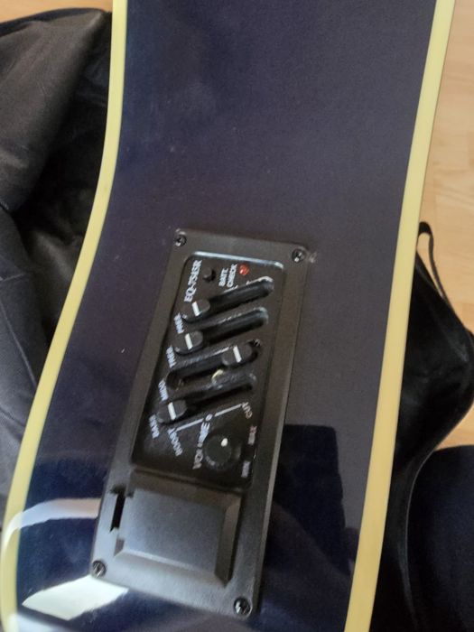 Vând chitară  Chitară acustică Harley Benton + husă ,stare foarte bună
Vând chitară acustică Harley Benton, ideală pentru începători sau nivel interme