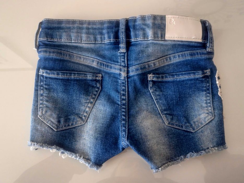 Къси дънкови бермуди с дантела (98 см)