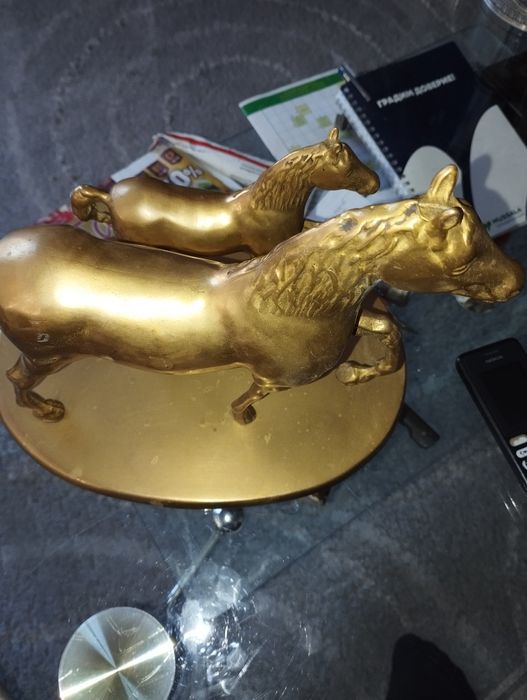 Различни голями статуетки от бронз