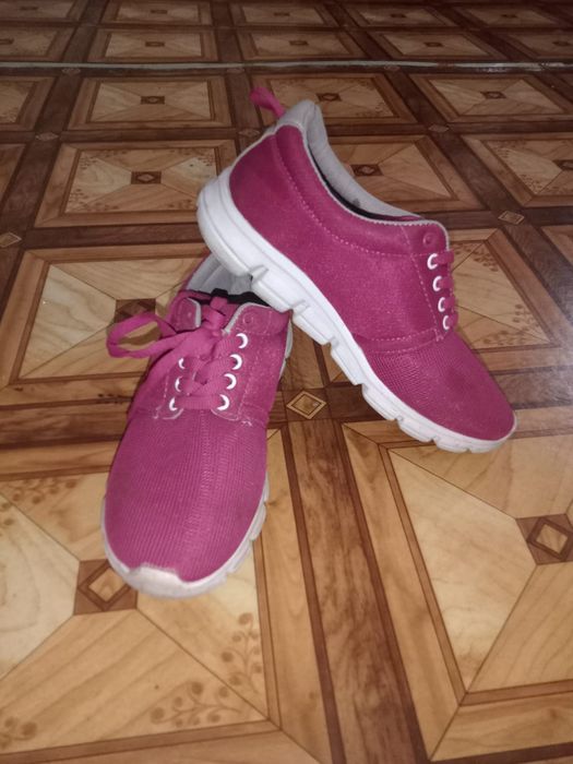 Кроссовки за 1500