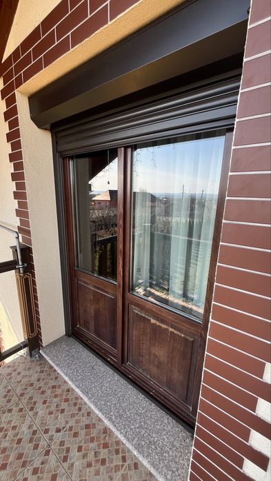 12 ferestre si 2 usi din lemn masiv de stejar de vanzare